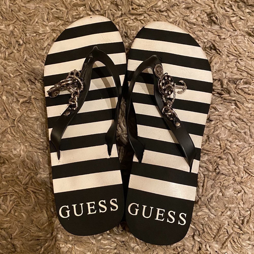 Guess Flipflops